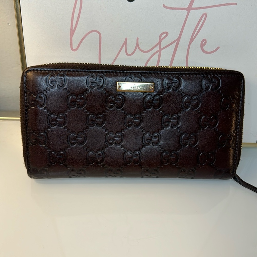 Gucci GG Signature Leather Zip Around Wallet in Brown AUTHENTIC